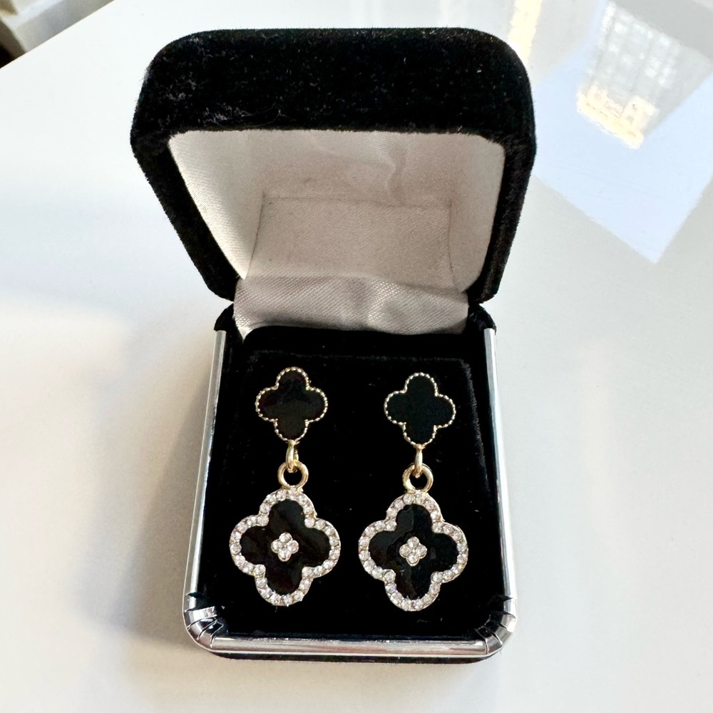 NWT Black Dangling Earrings